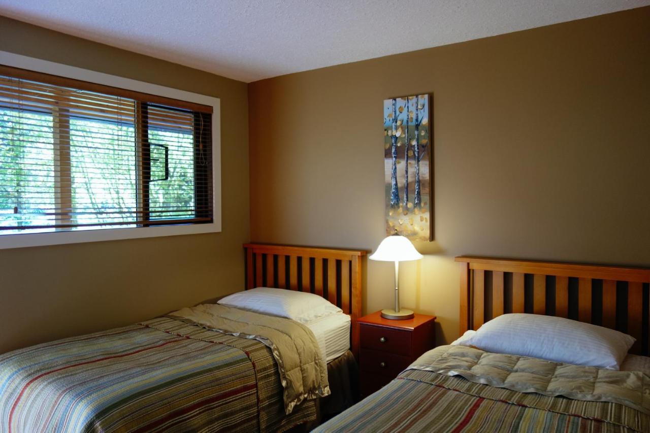 Skeena River House Bed & Breakfast テラス エクステリア 写真
