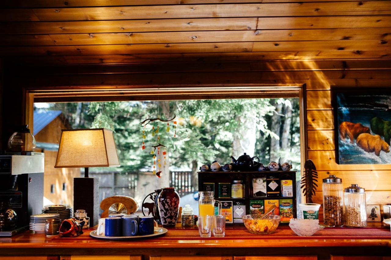 Skeena River House Bed & Breakfast テラス エクステリア 写真