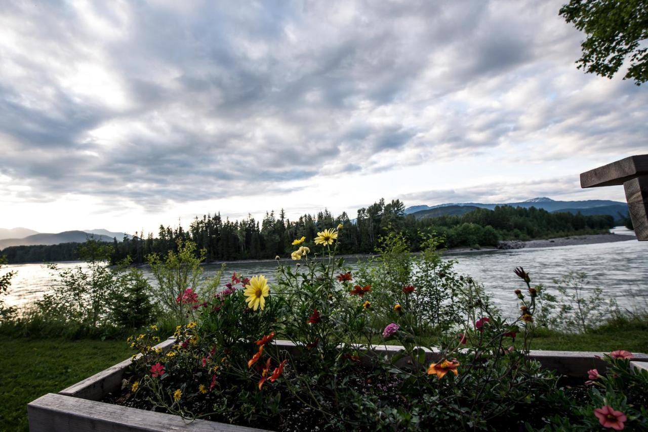 Skeena River House Bed & Breakfast テラス エクステリア 写真