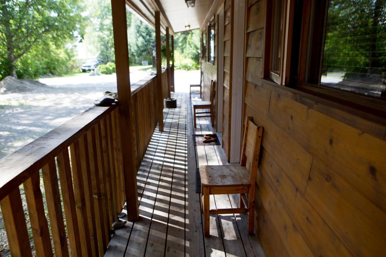 Skeena River House Bed & Breakfast テラス エクステリア 写真