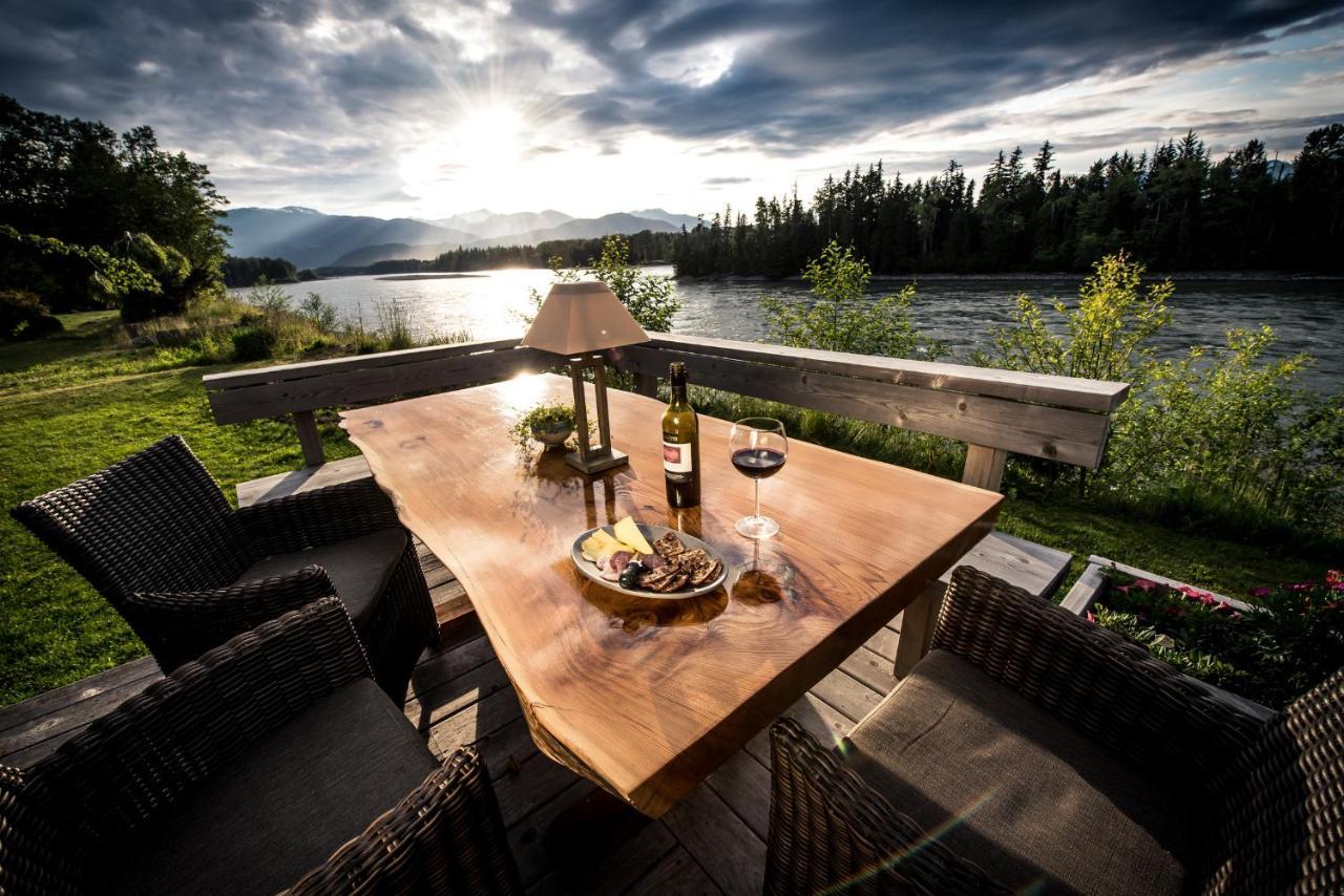 Skeena River House Bed & Breakfast テラス エクステリア 写真