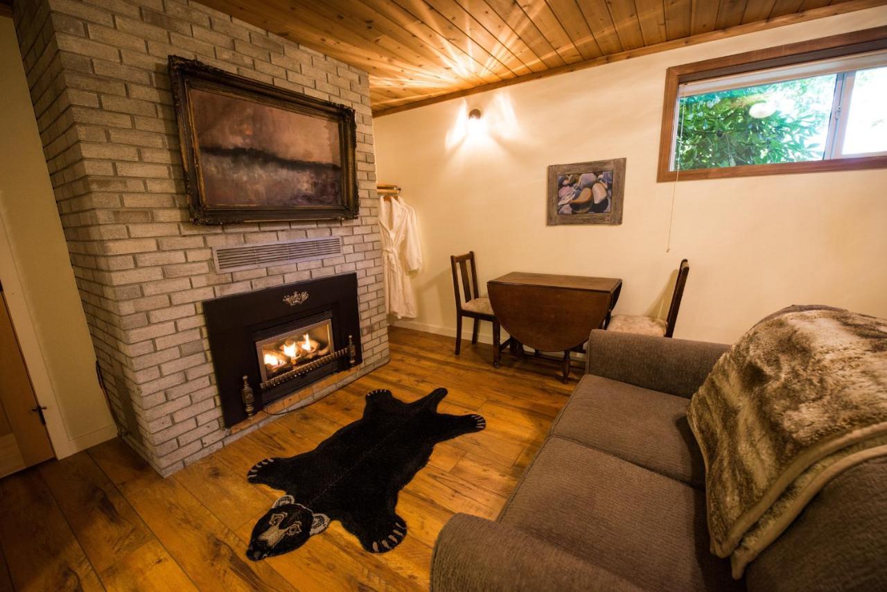 Skeena River House Bed & Breakfast テラス エクステリア 写真